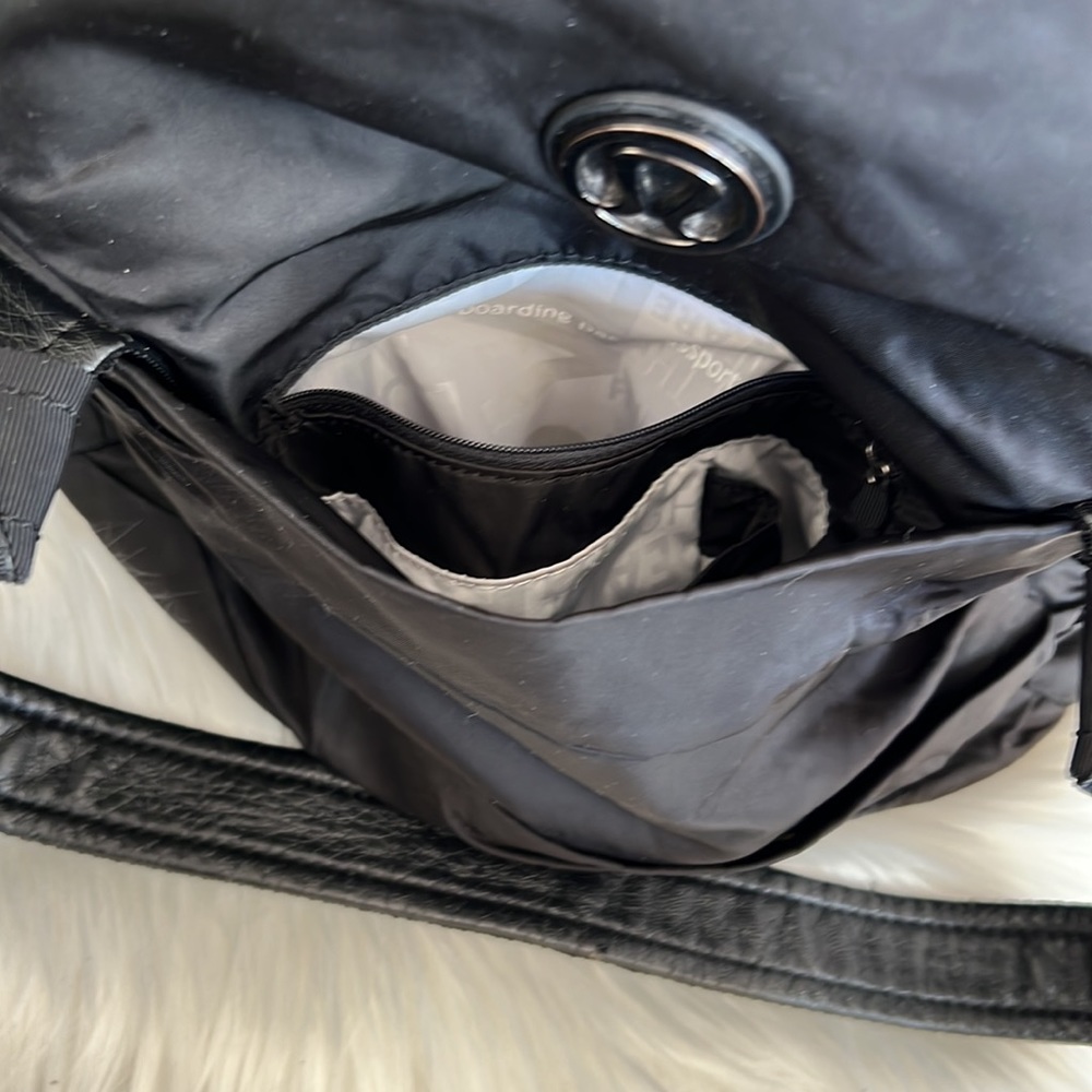 Lululemon workout bag!! - Picture 8 of 16